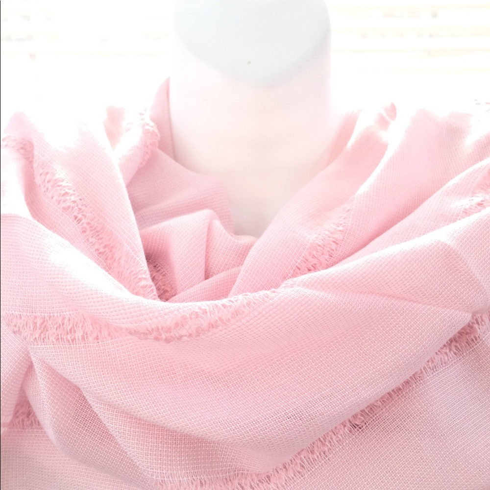Andean - Beautiful knitted scarf with fine threads